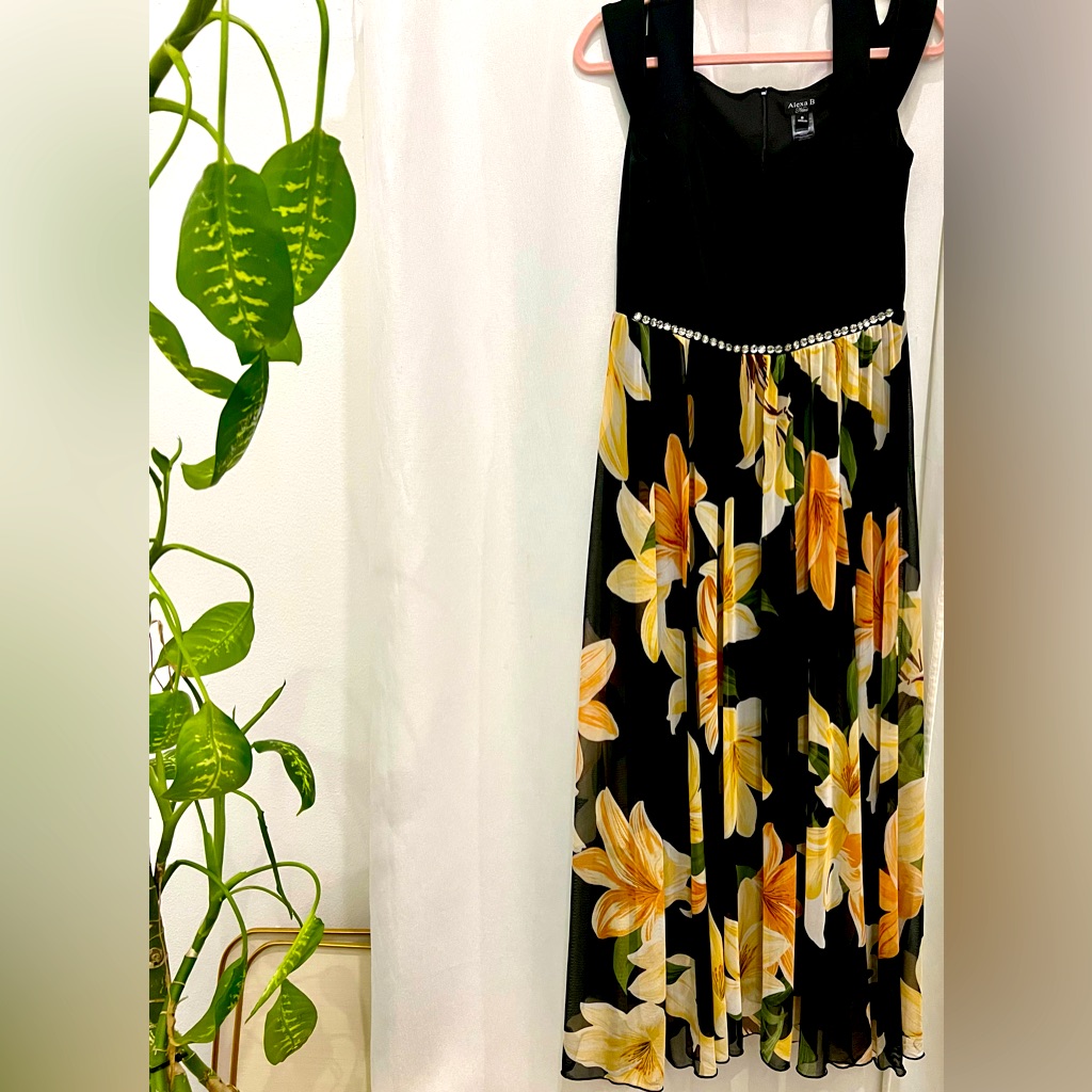 Alexa B. Nites Maxi Dress Size 8 Black Top Polyester~Floral Bottom~Beaded Waist